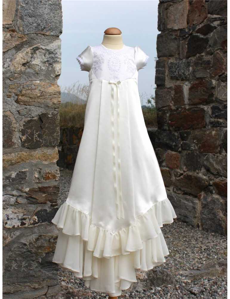 vacker Dopklänning i svensk design
