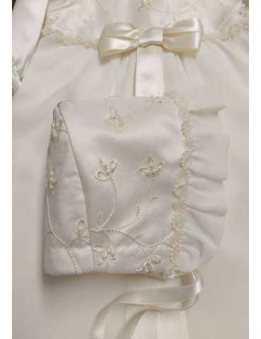 Dåbshue i silkeorganza med perlebroderi