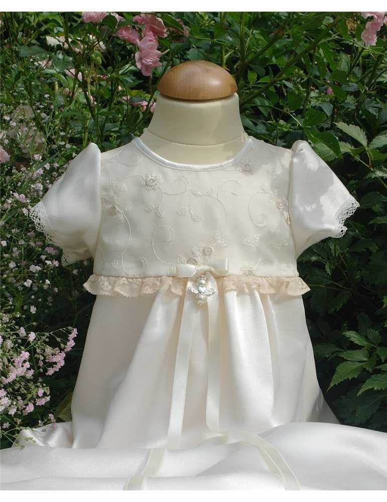 Dopklänning med broderade blommor