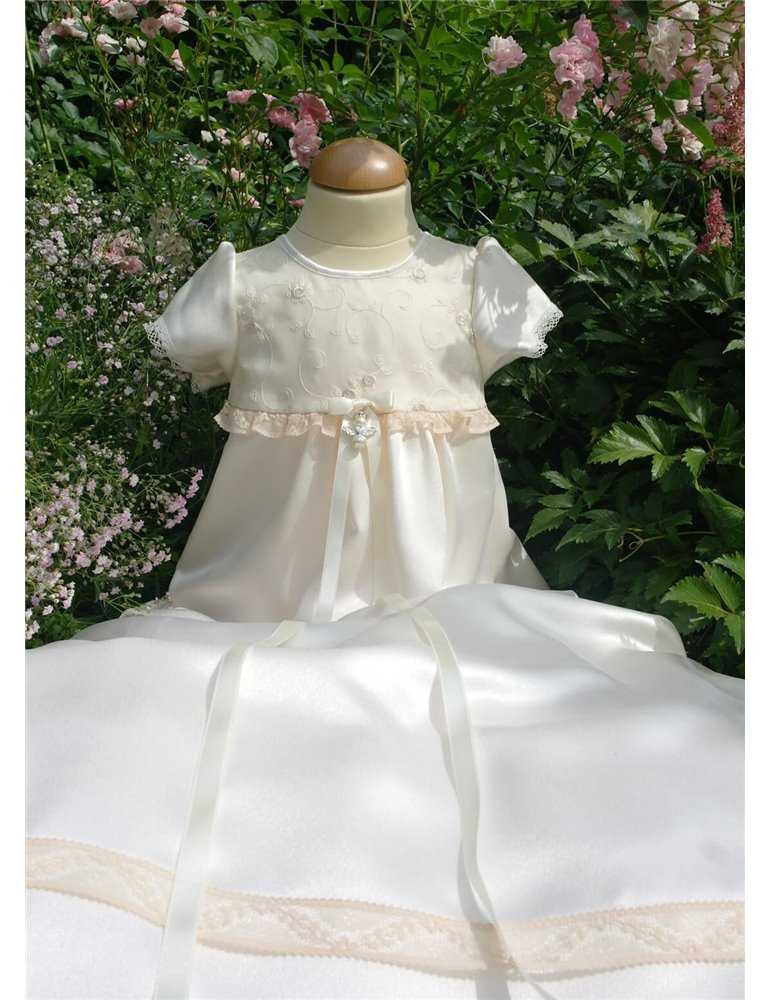 vacker Dopklänning i siden organza