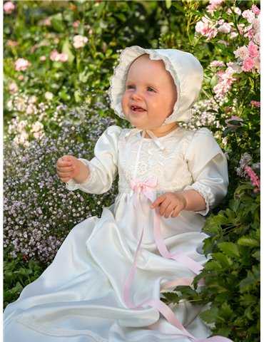 Dopklänning Grace-Alva i off white och i vitt