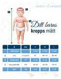 Dopklänning med lyxig väst och hätta