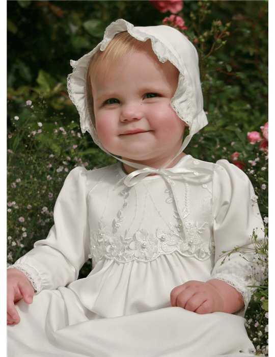 Dopklänning med vacker vit spets till baby