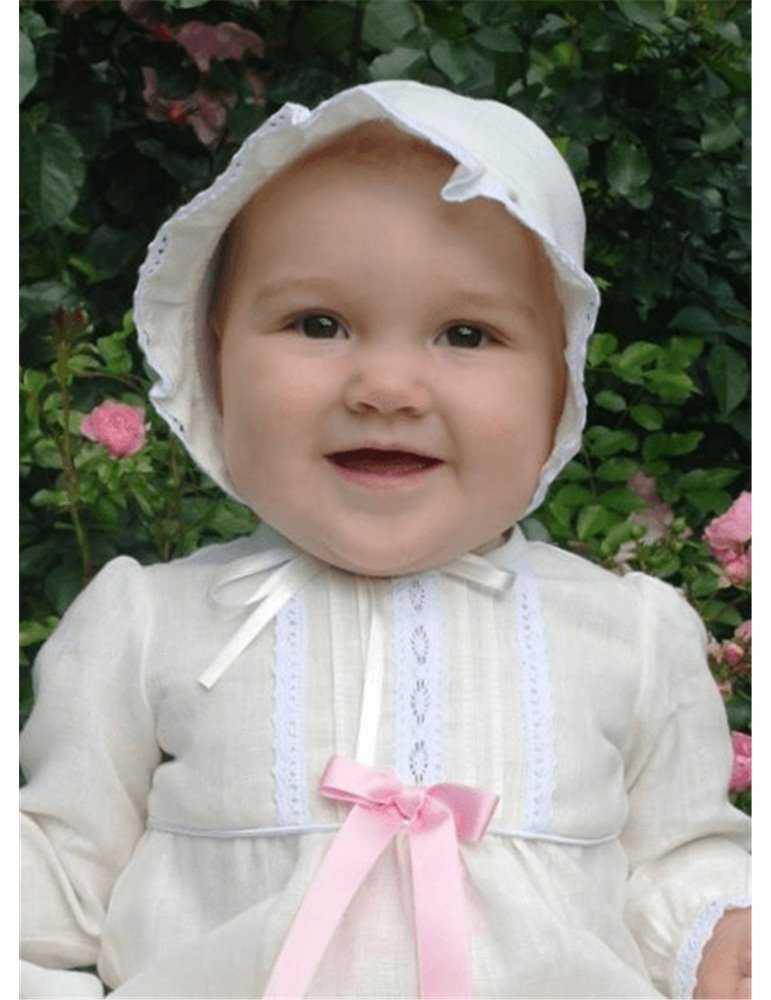 busig baby i hätta på sin dopdag